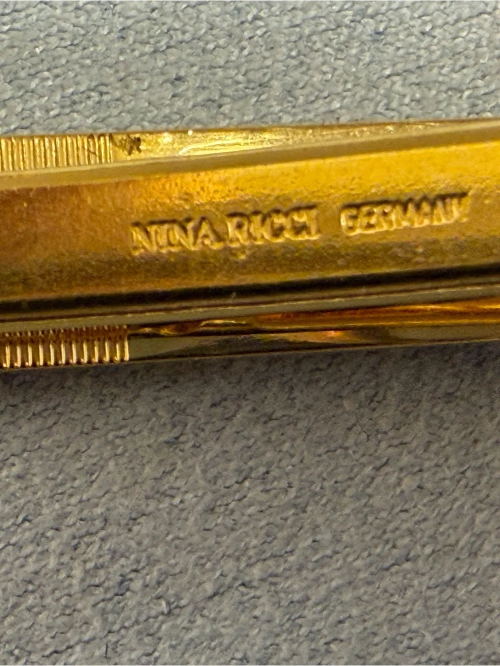 🎡🎡 Vintage- Nina Ricci Gold Tone Cufflinks and Tie Clip with Black Hexagon Inlay